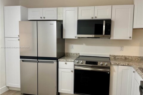 Copropriété à louer à Miami, Floride: 2 chambres, 130.53 m2 № 1956608 - photo 4