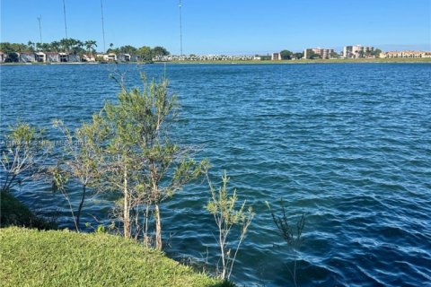 Copropriété à louer à Miami, Floride: 2 chambres, 130.53 m2 № 1956608 - photo 20
