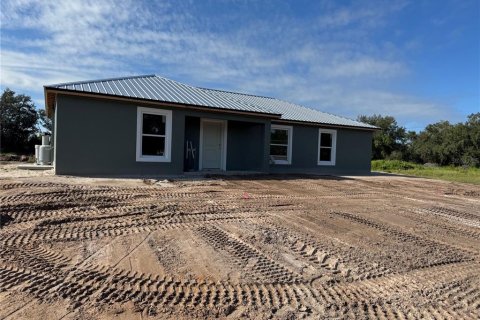 House in Arcadia, Florida 3 bedrooms, 128.95 sq.m. № 1902394 - photo 2