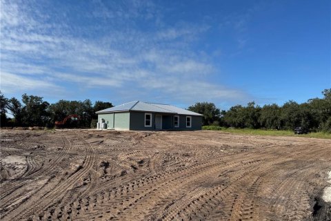 House in Arcadia, Florida 3 bedrooms, 128.95 sq.m. № 1902394 - photo 1