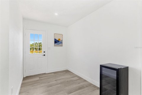 House in Saint Petersburg, Florida 4 bedrooms, 323.02 sq.m. № 1899886 - photo 13