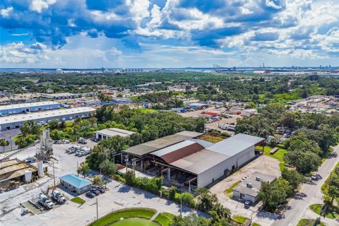 Propiedad comercial en venta en Tampa, Florida, 3957.08 m2 № 1913077 - foto 1