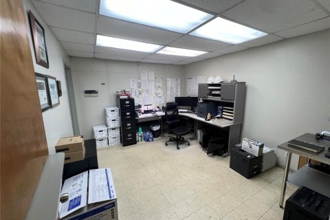 Propiedad comercial en venta en Tampa, Florida, 3957.08 m2 № 1913077 - foto 11