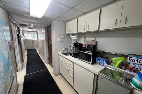 Propiedad comercial en venta en Tampa, Florida, 3957.08 m2 № 1913077 - foto 14