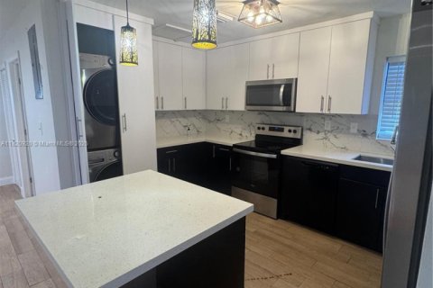 Casa en alquiler en Miami, Florida, 3 dormitorios, 117.52 m2 № 1781749 - foto 5