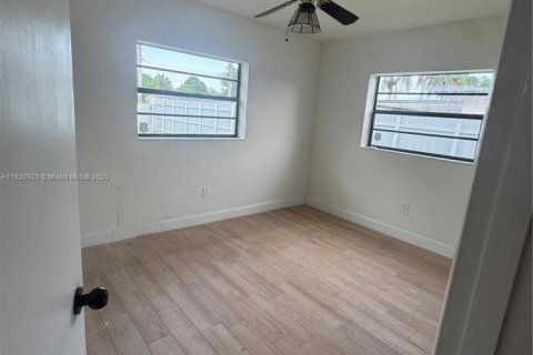 Casa en alquiler en Miami, Florida, 3 dormitorios, 117.52 m2 № 1781749 - foto 8