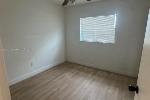 Casa en alquiler en Miami, Florida, 3 dormitorios, 117.52 m2 № 1781749 - foto 7