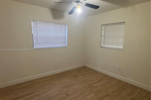Casa en alquiler en Miami, Florida, 3 dormitorios, 117.52 m2 № 1781749 - foto 9