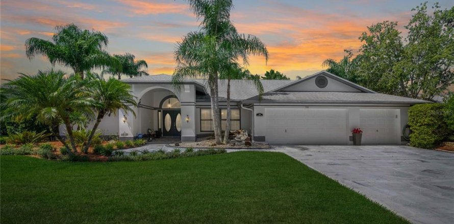 House in Tarpon Springs, Florida 4 bedrooms, 226.4 sq.m. № 1883379