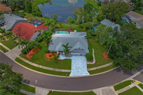 House in Tarpon Springs, Florida 4 bedrooms, 226.4 sq.m. № 1883379 - photo 2