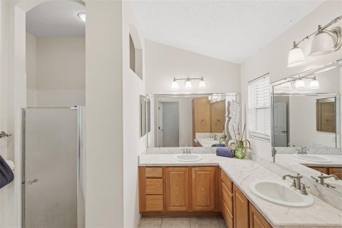 House in The Villages, Florida 3 bedrooms, 185.8 sq.m. № 2236133 - photo 18