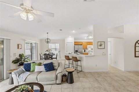 House in The Villages, Florida 3 bedrooms, 185.8 sq.m. № 2236133 - photo 4
