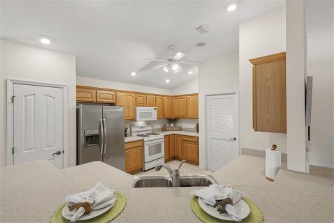 House in The Villages, Florida 3 bedrooms, 185.8 sq.m. № 2236133 - photo 9