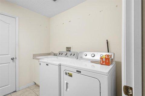 House in The Villages, Florida 3 bedrooms, 185.8 sq.m. № 2236133 - photo 22