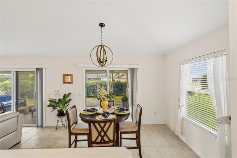 House in The Villages, Florida 3 bedrooms, 185.8 sq.m. № 2236133 - photo 11