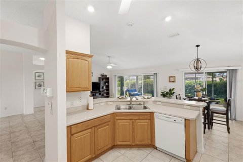 House in The Villages, Florida 3 bedrooms, 185.8 sq.m. № 2236133 - photo 7