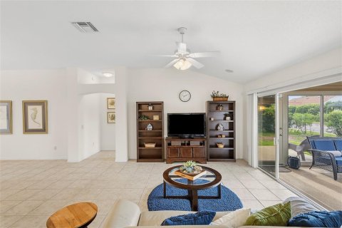House in The Villages, Florida 3 bedrooms, 185.8 sq.m. № 2236133 - photo 12