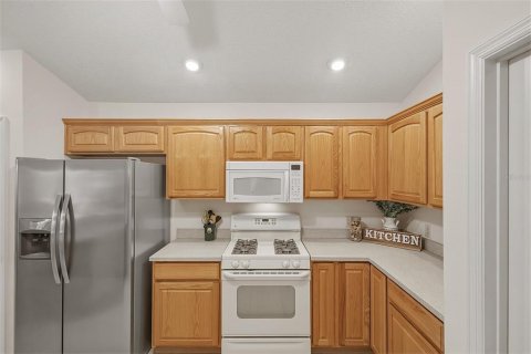 House in The Villages, Florida 3 bedrooms, 185.8 sq.m. № 2236133 - photo 10