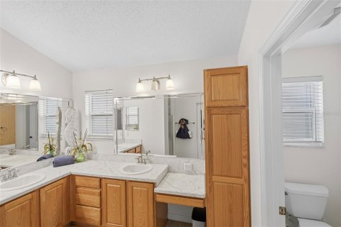 House in The Villages, Florida 3 bedrooms, 185.8 sq.m. № 2236133 - photo 19