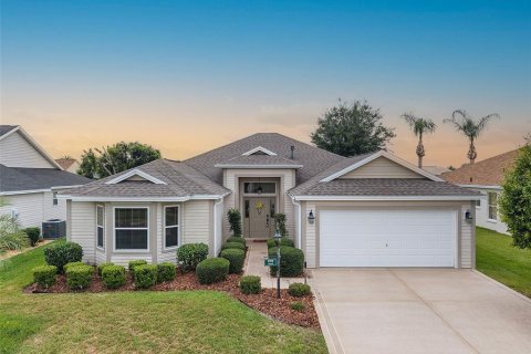 House in The Villages, Florida 3 bedrooms, 185.8 sq.m. № 2236133