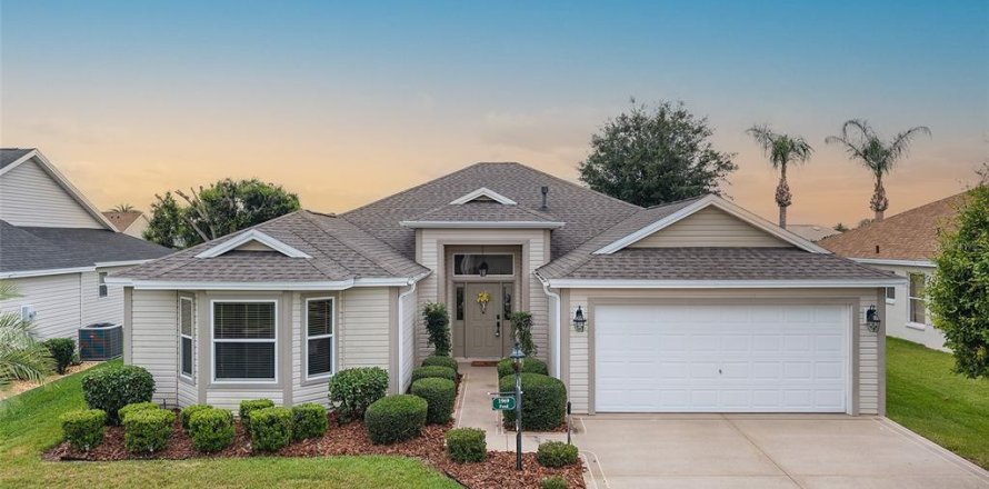 House in The Villages, Florida 3 bedrooms, 185.8 sq.m. № 2236133