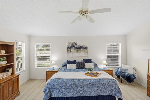 House in The Villages, Florida 3 bedrooms, 185.8 sq.m. № 2236133 - photo 17