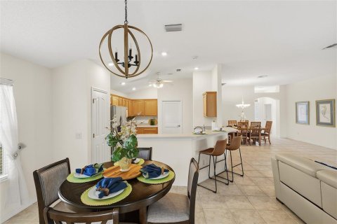 House in The Villages, Florida 3 bedrooms, 185.8 sq.m. № 2236133 - photo 5