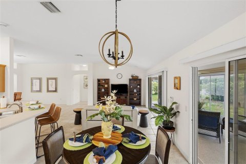 House in The Villages, Florida 3 bedrooms, 185.8 sq.m. № 2236133 - photo 6