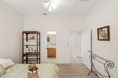 House in The Villages, Florida 3 bedrooms, 185.8 sq.m. № 2236133 - photo 29