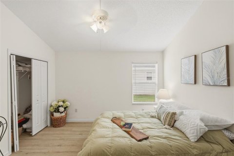 House in The Villages, Florida 3 bedrooms, 185.8 sq.m. № 2236133 - photo 28