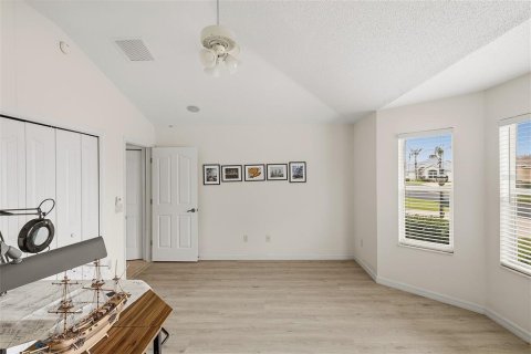House in The Villages, Florida 3 bedrooms, 185.8 sq.m. № 2236133 - photo 25