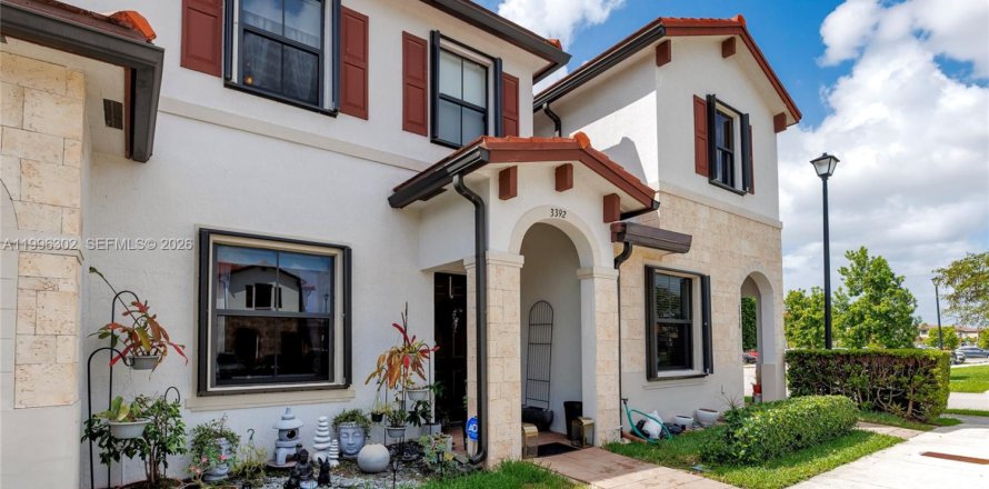 Adosado en Hialeah, Florida 2 dormitorios, 133.87 m2 № 2058650