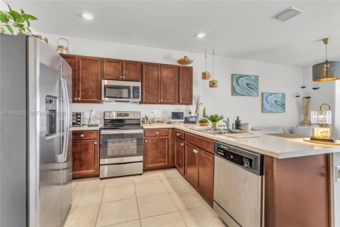 Adosado en venta en Hialeah, Florida, 2 dormitorios, 133.87 m2 № 2058650 - foto 9