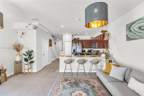 Adosado en venta en Hialeah, Florida, 2 dormitorios, 133.87 m2 № 2058650 - foto 13