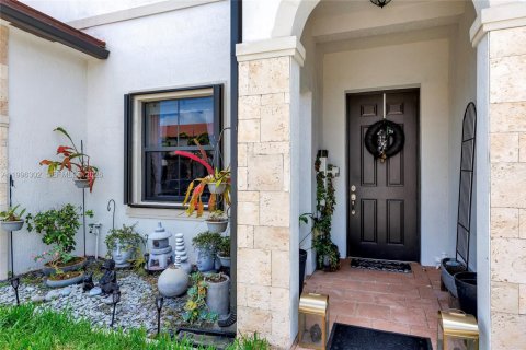 Adosado en venta en Hialeah, Florida, 2 dormitorios, 133.87 m2 № 2058650 - foto 4