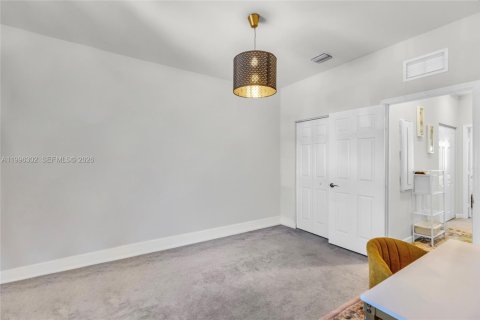 Adosado en venta en Hialeah, Florida, 2 dormitorios, 133.87 m2 № 2058650 - foto 22