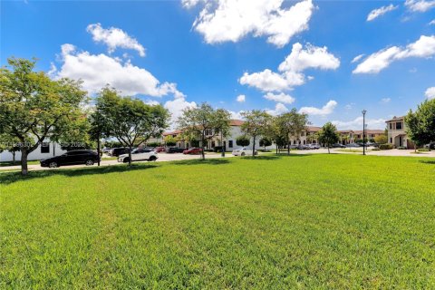 Adosado en venta en Hialeah, Florida, 2 dormitorios, 133.87 m2 № 2058650 - foto 29