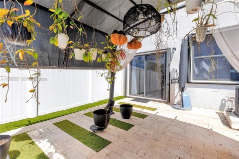 Adosado en venta en Hialeah, Florida, 2 dormitorios, 133.87 m2 № 2058650 - foto 26