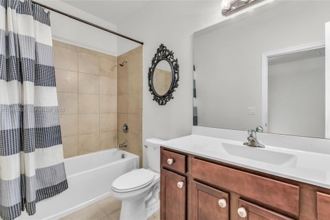 Adosado en venta en Hialeah, Florida, 2 dormitorios, 133.87 m2 № 2058650 - foto 24