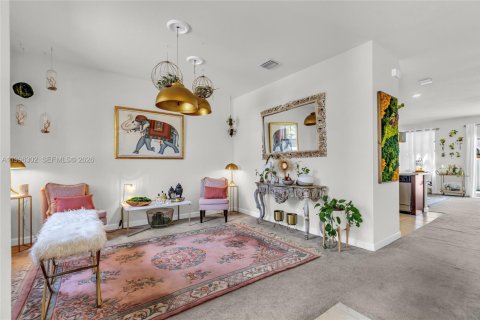 Adosado en venta en Hialeah, Florida, 2 dormitorios, 133.87 m2 № 2058650 - foto 6