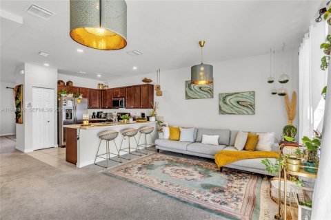 Adosado en venta en Hialeah, Florida, 2 dormitorios, 133.87 m2 № 2058650 - foto 12