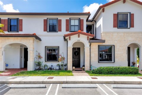 Adosado en venta en Hialeah, Florida, 2 dormitorios, 133.87 m2 № 2058650 - foto 3