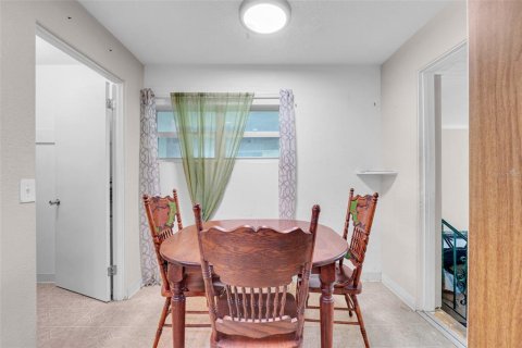 Villa ou maison à vendre à Altamonte Springs, Floride: 4 chambres, 184.13 m2 № 2272942 - photo 15