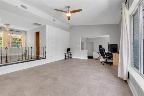 Villa ou maison à vendre à Altamonte Springs, Floride: 4 chambres, 184.13 m2 № 2272942 - photo 10