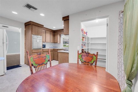 Villa ou maison à vendre à Altamonte Springs, Floride: 4 chambres, 184.13 m2 № 2272942 - photo 14