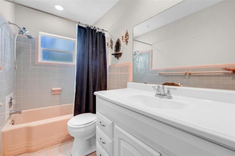 Villa ou maison à vendre à Altamonte Springs, Floride: 4 chambres, 184.13 m2 № 2272942 - photo 16