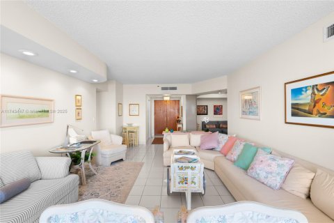 Condominio en venta en Aventura, Florida, 2 dormitorios, 136.57 m2 № 1726352 - foto 3