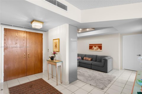 Condominio en venta en Aventura, Florida, 2 dormitorios, 136.57 m2 № 1726352 - foto 18