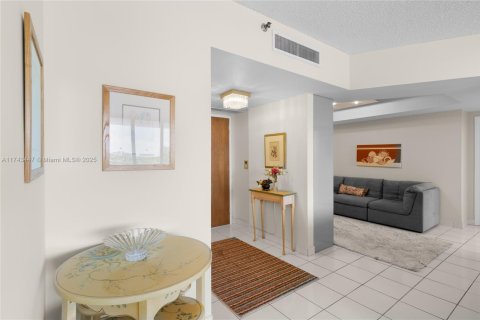 Condominio en venta en Aventura, Florida, 2 dormitorios, 136.57 m2 № 1726352 - foto 17