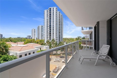 Condominio en venta en Aventura, Florida, 2 dormitorios, 136.57 m2 № 1726352 - foto 2